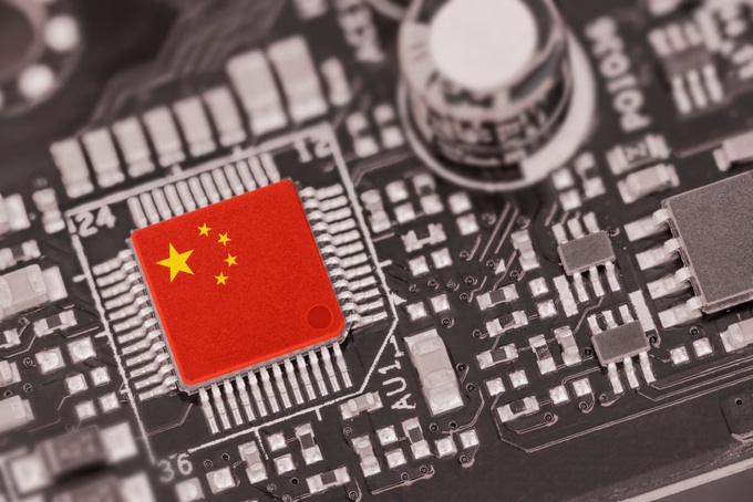 Dường như Apple lo ngại các rủi ro có thể gặp phải khi sử dụng chip Trung Quốc trên sản phẩm của mình (Ảnh minh họa: CCTD).