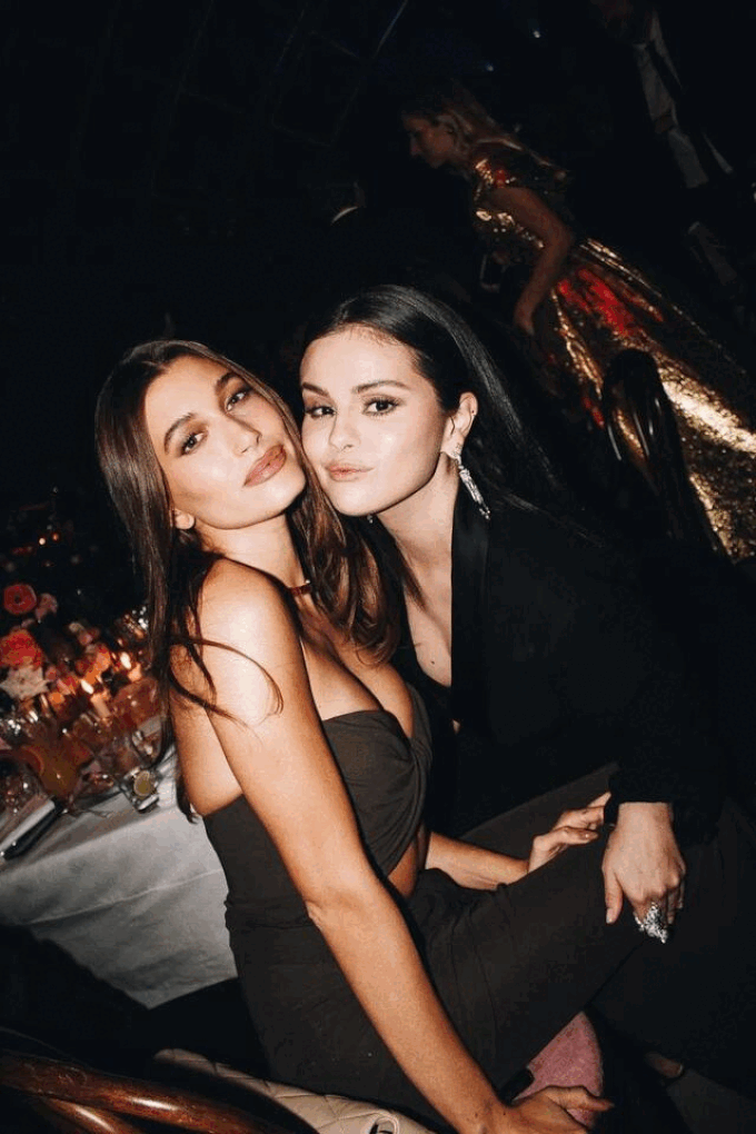 Hailey làm những gì để chứng minh mình không cướp Justin từ tay Selena?