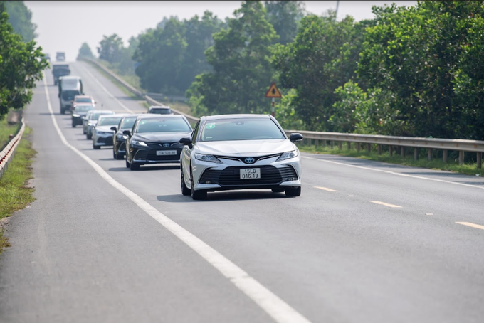 Camry 2.5 HEV - Mẫu sedan hạng D thu hút người dùng - 2