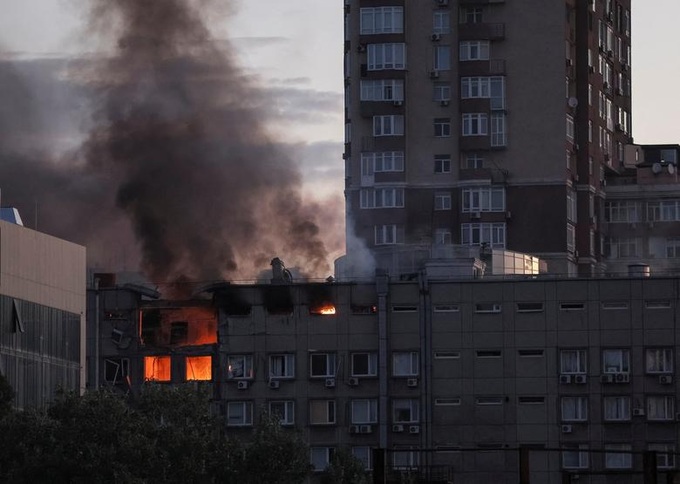 Thủ đô Kiev tan hoang sau màn tấn công của UAV cảm tử Nga - 1