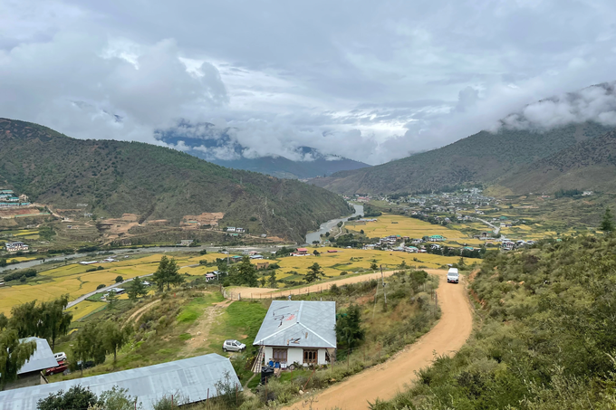 Chinh phục Hang hổ trên vách đá cao hơn 3.000m ở Bhutan - 1