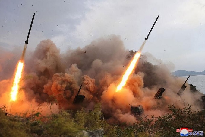 Triều Tiên phóng 100 đạn pháo vào vùng đệm với Hàn Quốc - 1