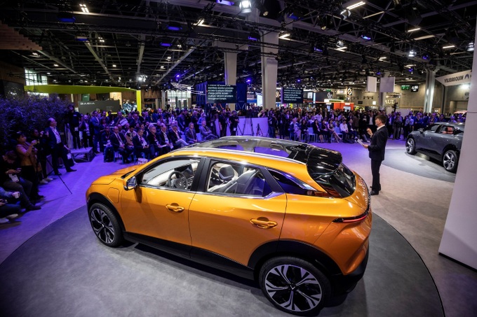 4 modèles de voitures électriques VinFast attirent les clients au Mondial de l'Automobile 2022 - 1 4 modèles de voitures électriques VinFast attirent les clients au Mondial de l'Automobile 2022 - 1