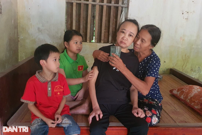Mẹ ốm nặng, bố khờ khạo, 2 đứa con thơ nguy cơ phải bỏ học - 3