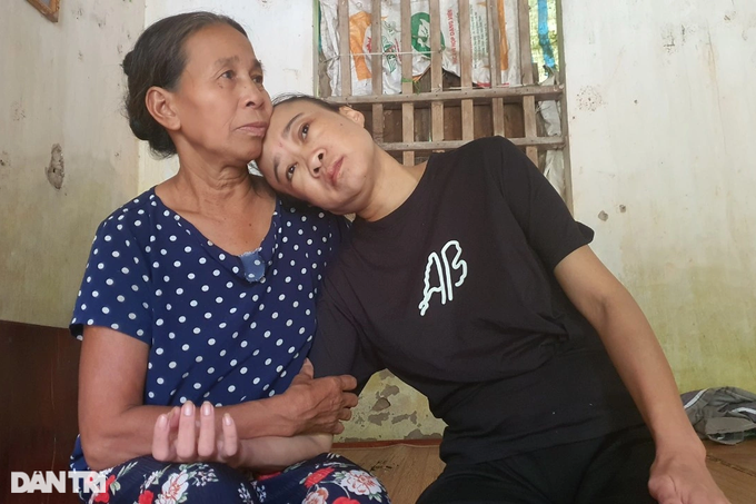 Mẹ ốm nặng, bố khờ khạo, 2 đứa con thơ nguy cơ phải bỏ học - 6
