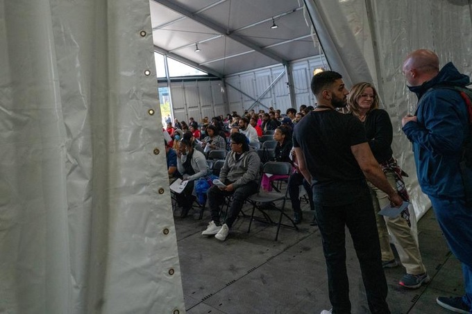 Bên trong trại tị nạn cho người nhập cư tại New York - 1