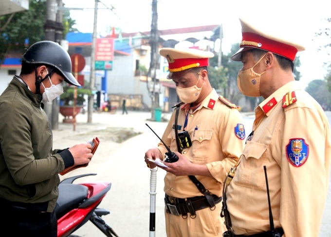 CSGT mặc thường phục phát hiện vi phạm: Ngăn chặn từ đầu hành vi đối phó - 1 CSGT mặc thường phục phát hiện vi phạm: Ngăn chặn từ đầu hành vi đối phó - 1