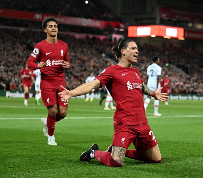 Liverpool tiếp tục hồi sinh, Chelsea đứt mạch toàn thắng - 1