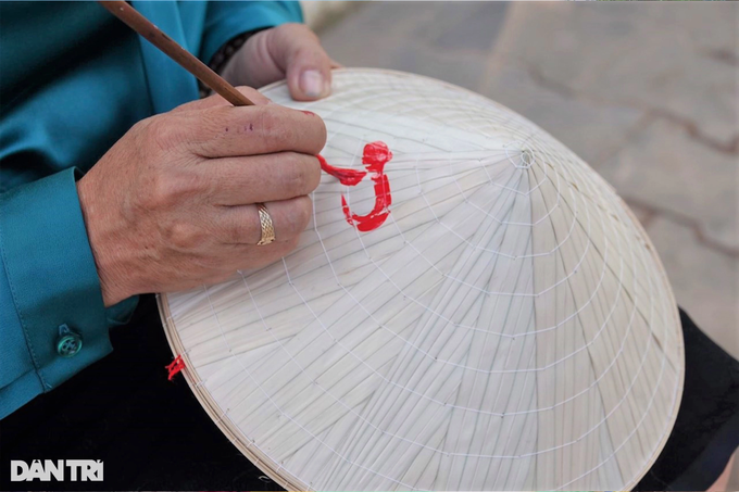 Chiêm ngưỡng chiếc nón khổng lồ lập kỷ lục Việt Nam