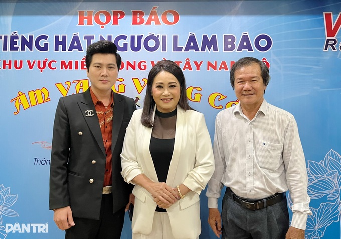 Lần đầu tổ chức hội thi ca cổ dành riêng cho người làm báo - 2 Lần đầu tổ chức hội thi ca cổ dành riêng cho người làm báo - 2