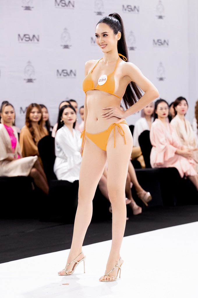 Thí sinh Hoa hậu Siêu quốc gia Việt Nam nóng bỏng với bikini