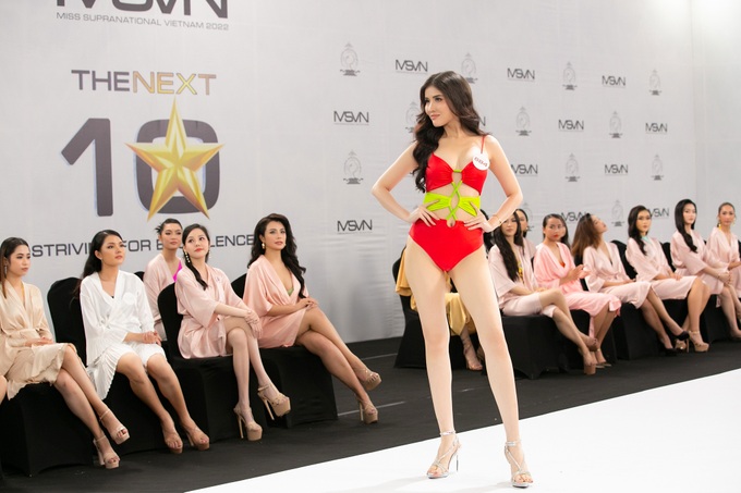 Thí sinh Hoa hậu Siêu quốc gia Việt Nam nóng bỏng với bikini