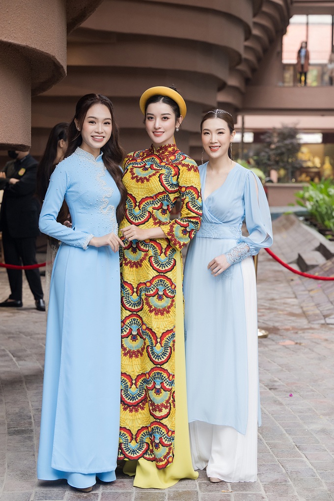 nguoi-dep-truyen-thong-hhvn-2016-phung-bao-ngoc-van-a-hau-huyen-my-hoa-hau-ao-dai-phi-thuy-linh-1666362585762.jpg