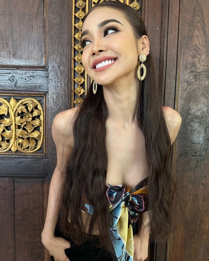 Dáng vóc siêu thực và phong cách gợi cảm của Hoa hậu Hòa bình Thái Lan