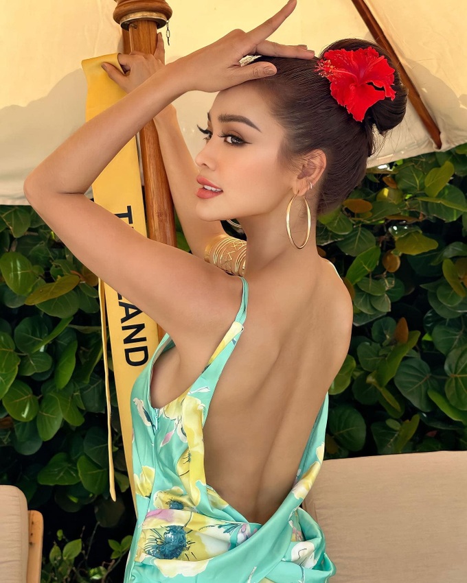 Dáng vóc siêu thực và phong cách gợi cảm của Hoa hậu Hòa bình Thái Lan