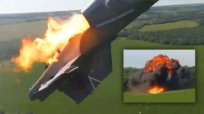 Phi công Nga thoát hiểm trong gang tấc khi máy bay Su-25 bị rơi - 1