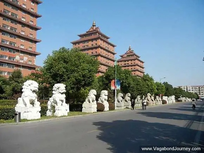 Bogăția celui mai bogat sat chinezesc din Trung Quốc, unde poți locui în vile - 5