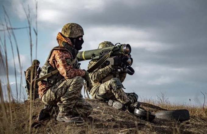 Ukraine nguy cơ mất nguồn cung vũ khí quan trọng từ Mỹ, Anh - 2