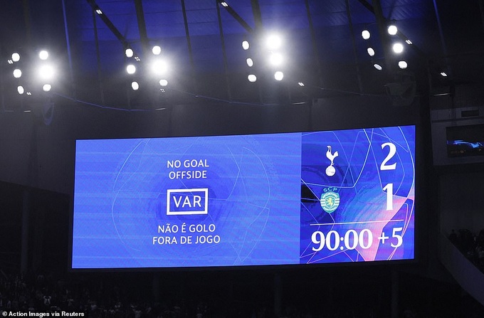 Tottenham rơi vé đi tiếp, HLV Conte nổi khùng với trọng tài - 14