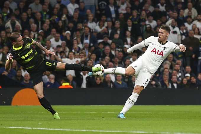 Tottenham rơi vé đi tiếp, HLV Conte nổi khùng với trọng tài - 4