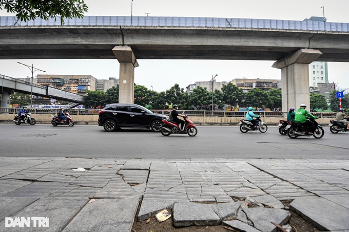 Vì sao vỉa hè Hà Nội lát đá độ bền 70 năm nhưng chết yểu? - 1