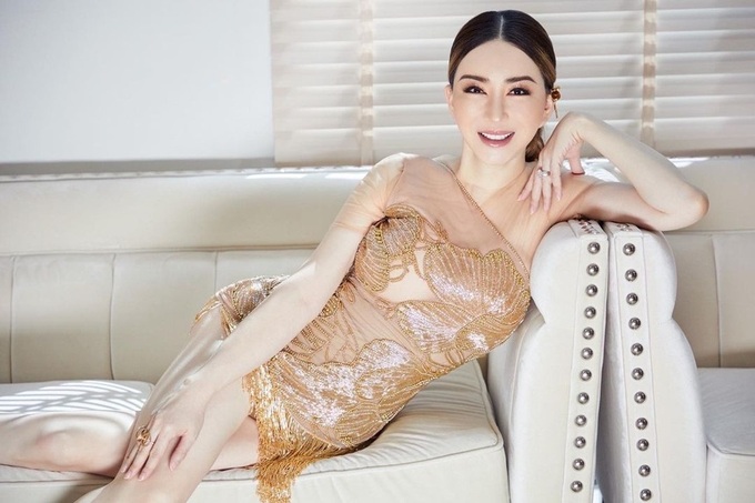 Bà chủ mới của Miss Universe: Nữ tỷ phú chuyển giới vươn lên từ đói nghèo - 5