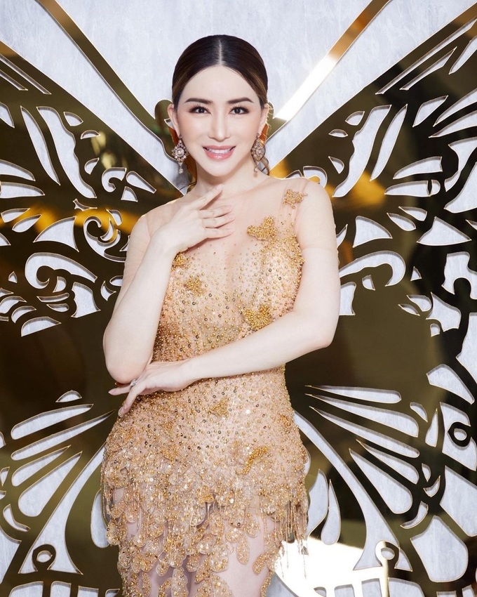 Bà chủ mới của Miss Universe: Nữ tỷ phú chuyển giới vươn lên từ đói nghèo - 7