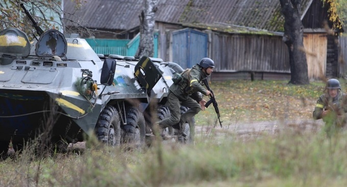 Căng thẳng dồn dập, Ukraine điều thêm quân tới sát biên giới Belarus - 1