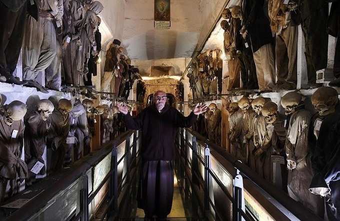 Bên trong hầm mộ cổ chứa hàng nghìn xác ướp kỳ lạ ở Italy - 5