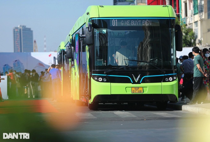 Toàn bộ xe buýt TPHCM dự kiến chạy bằng điện, năng lượng xanh từ năm 2050 - 1