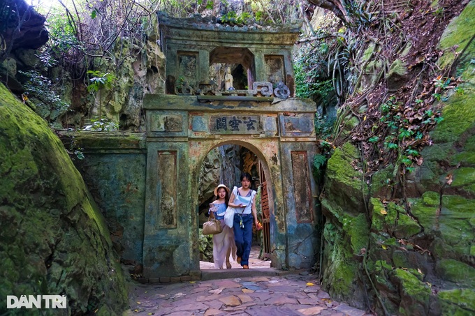 Khám phá động Huyền Không huyền bí trong dãy núi Ngũ Hành Sơn - 2 Khám phá động Huyền Không huyền bí trong dãy núi Ngũ Hành Sơn - 2