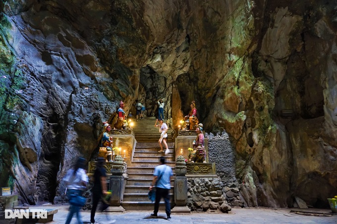 Khám phá động Huyền Không huyền bí trong dãy núi Ngũ Hành Sơn - 3 Khám phá động Huyền Không huyền bí trong dãy núi Ngũ Hành Sơn - 3