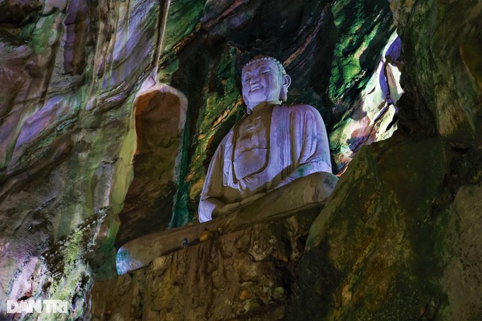 Khám phá động Huyền Không huyền bí trong dãy núi Ngũ Hành Sơn - 4 Khám phá động Huyền Không huyền bí trong dãy núi Ngũ Hành Sơn - 4