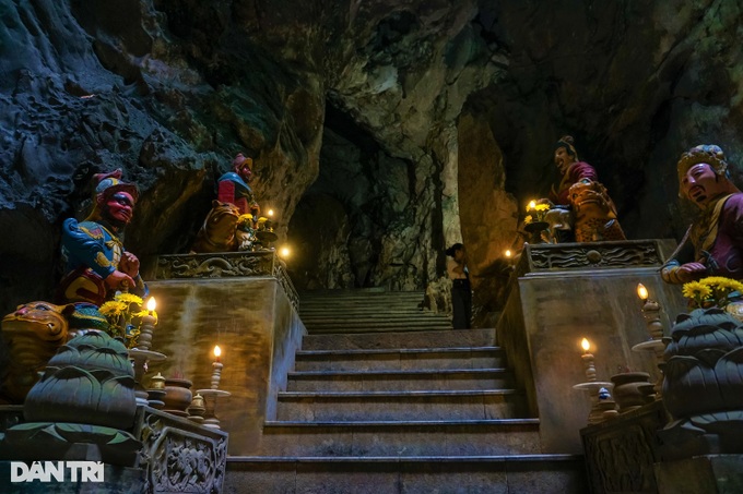Khám phá động Huyền Không huyền bí trong dãy núi Ngũ Hành Sơn - 8 Khám phá động Huyền Không huyền bí trong dãy núi Ngũ Hành Sơn - 8
