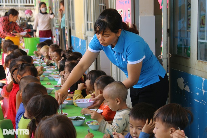 Bếp cơm 0 đồng nữ trưởng thôn dành tặng học sinh nghèo - 4 Bếp cơm 0 đồng nữ trưởng thôn dành tặng học sinh nghèo - 4