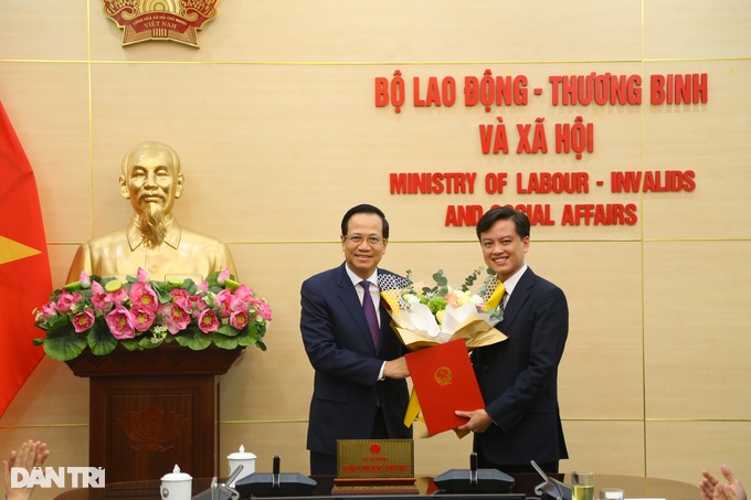Bộ trưởng Đào Ngọc Dung trao quyết định bổ nhiệm 2 lãnh đạo cấp vụ - 2 Bộ trưởng Đào Ngọc Dung trao quyết định bổ nhiệm 2 lãnh đạo cấp vụ - 2