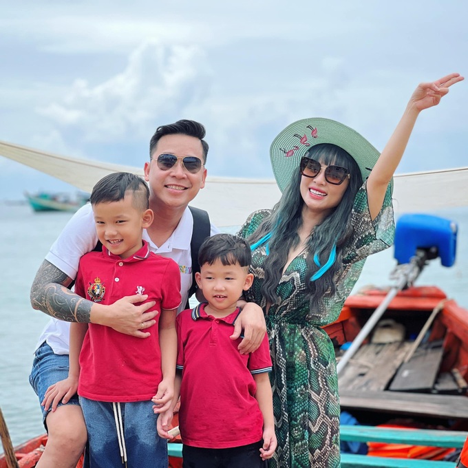 Lê Hoàng (The Men): Vợ mặc sexy livestream, tôi thấy không vấn đề gì! - 2