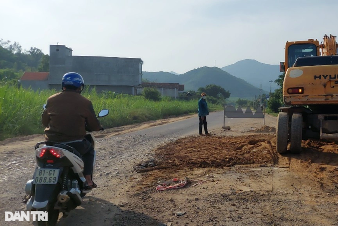 Hành khách ê ẩm khi qua quốc lộ 19 - 2 Hành khách ê ẩm khi qua quốc lộ 19 - 2