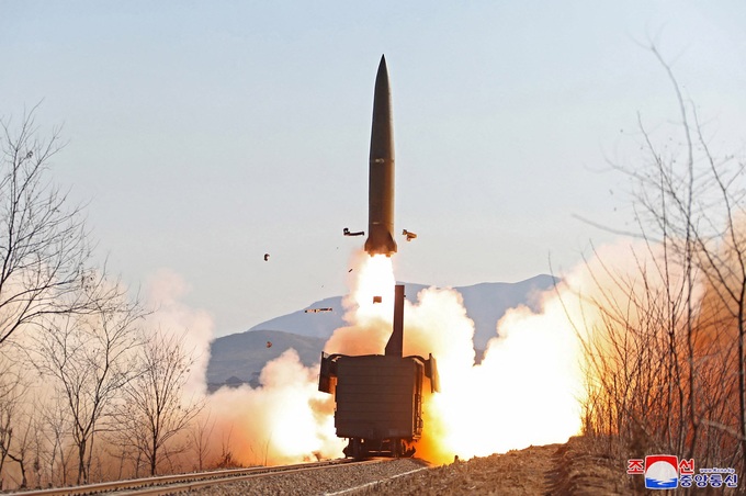 Triều Tiên tiếp tục bắn 4 tên lửa đạn đạo - 1