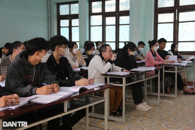 Giấc mơ tiếp tục học đại học của nam sinh bị não úng thủy - 7 Giấc mơ tiếp tục học đại học của nam sinh bị não úng thủy - 7
