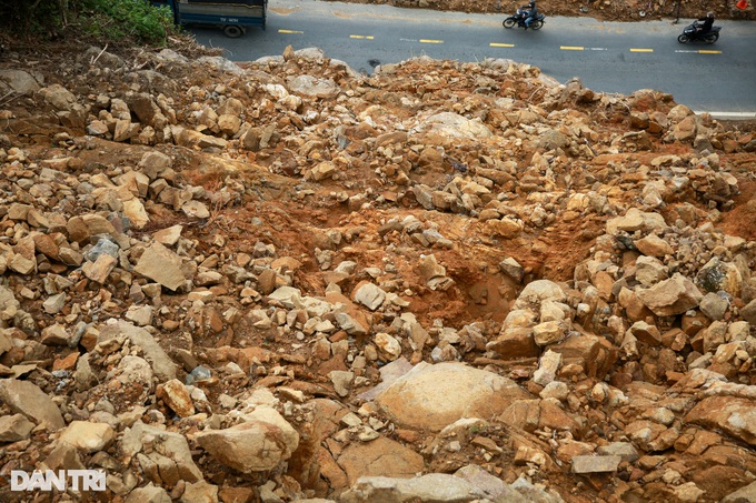 Đèo Hải Vân vẫn ngổn ngang sau trận mưa lịch sử