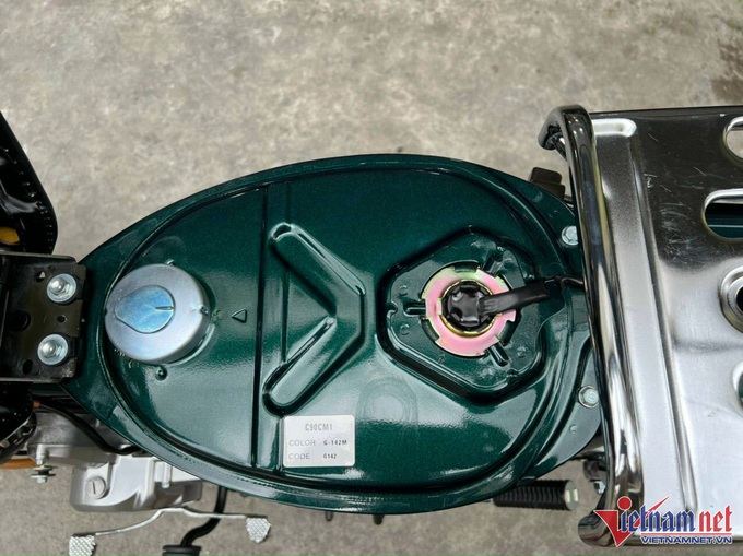 Người Việt trúng đấu giá, bỏ 250 triệu mua Honda Cub 82 đời 2001 còn zin - 6