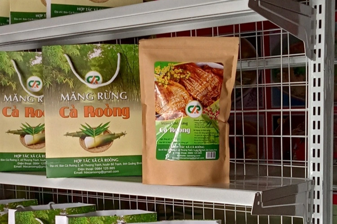 Đồng bào Ma Coong hái thứ cây mọc khắp rừng, tạo sản phẩm OCOP 3 sao - 4 Đồng bào Ma Coong hái thứ cây mọc khắp rừng, tạo sản phẩm OCOP 3 sao - 4