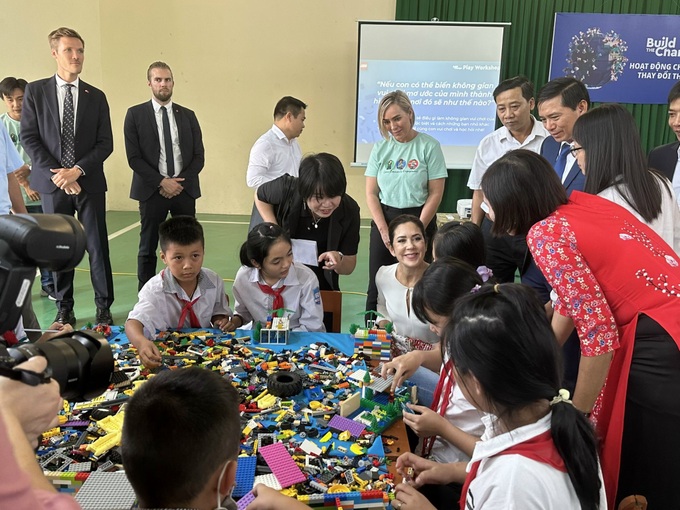 Hai ngày bận rộn của Thái tử và Công nương Đan Mạch tại Việt Nam - 16 Hai ngày bận rộn của Thái tử và Công nương Đan Mạch tại Việt Nam - 16