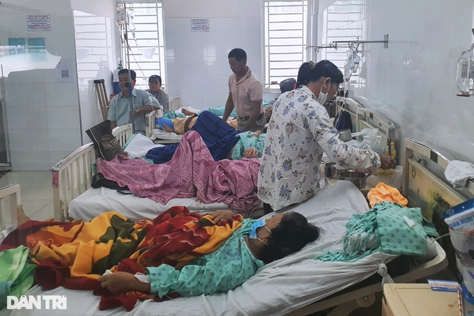 TPHCM: Bệnh viện khốn khổ vì nằm sát ký túc xá xuống cấp nghiêm trọng