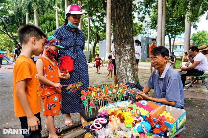 The story of Xuan La people, 30 years of sitting and playing with dough, making stork toys - 14