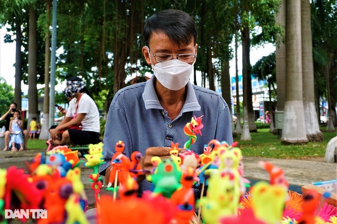 The story of Xuan La people, 30 years of sitting and kneading with stork toys - 15