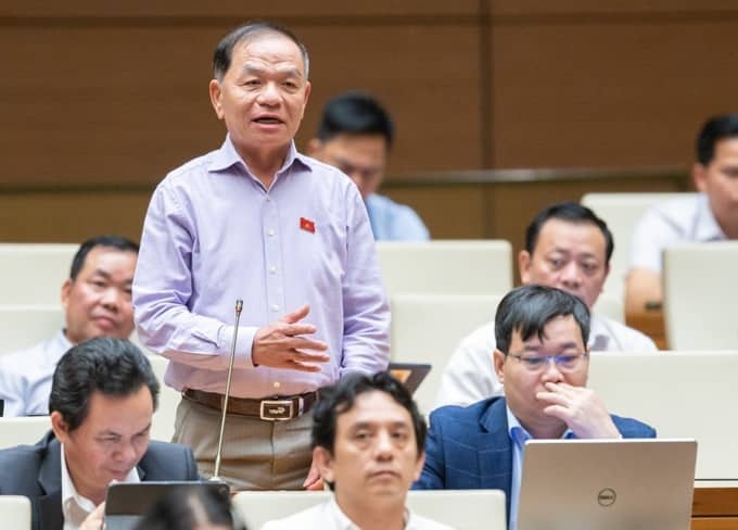 Đại biểu Quốc hội cần tăng hùng biện, giảm cầm giấy đọc!