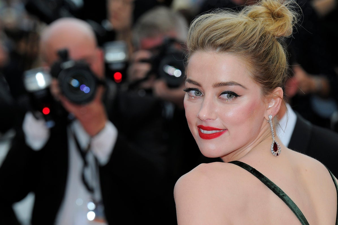 amber-heard-8-crop-1667546754456.jpeg