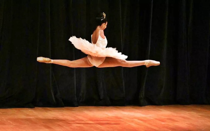 Không có 2 tay, cô gái Brazil vẫn trở thành nghệ sĩ múa ballet nổi tiếng - 3